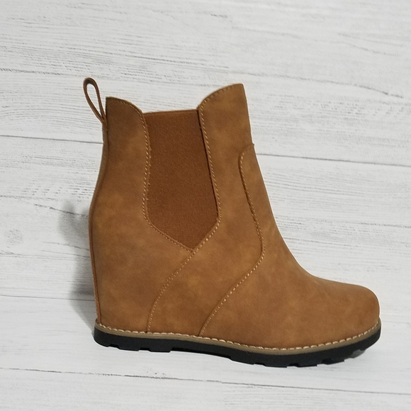 Nwot Universal Threadwedge Booties 